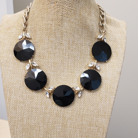 White House Black Market, signed, brushed gold tone glass black jewel necklace - Picture 4 of 10